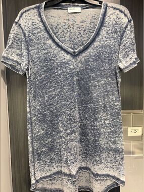 allen allen Distressed Acid-Washed Blue and White V-Neck Tee Small